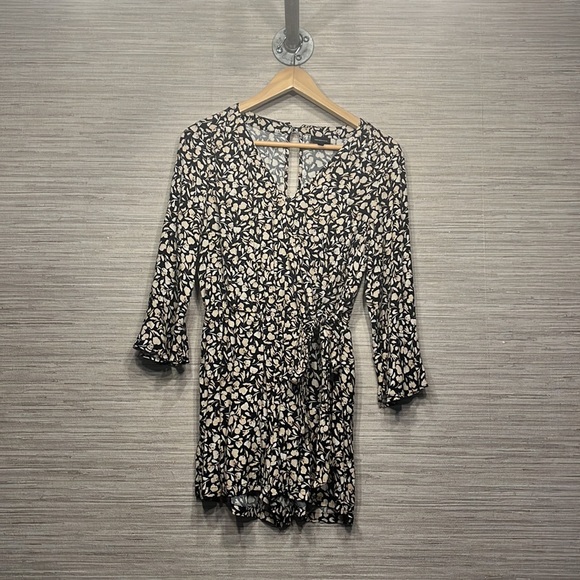 Collection of 4 rompers, various brands size Small - Picture 6 of 6